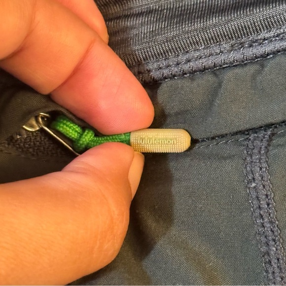 lululemon athletica Gray Women Shorts

#1075 - Picture 10 of 10